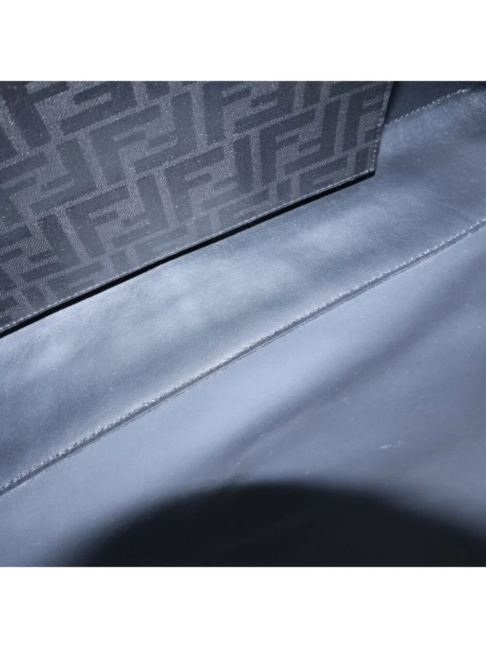 Fendi peekaboo essential